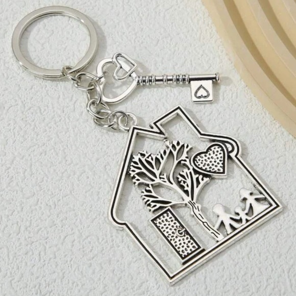 Hollow Out Home House Charm Keychain Silver Plated HeartDoor  Key Couple Gift - Picture 1 of 5